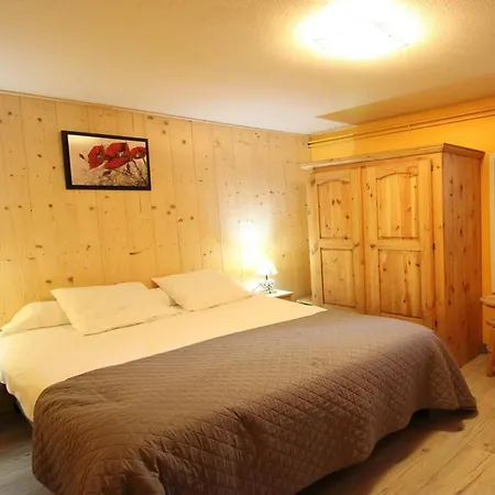 Hébergement de vacances Maison De Montagne Avec Jardin Et Garage - 12 Pers, 130m² - Proche Super-lioran, Animaux Acceptes - Fr-1-742-420